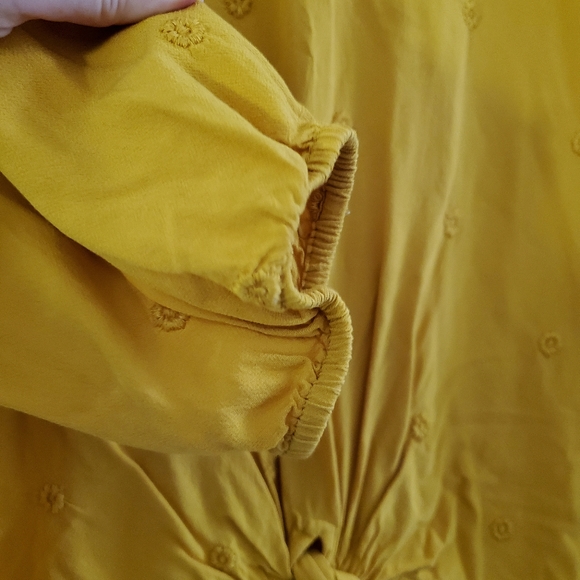 🌹LOFT Lightweight Mustard Top w/Tie - Picture 6 of 7